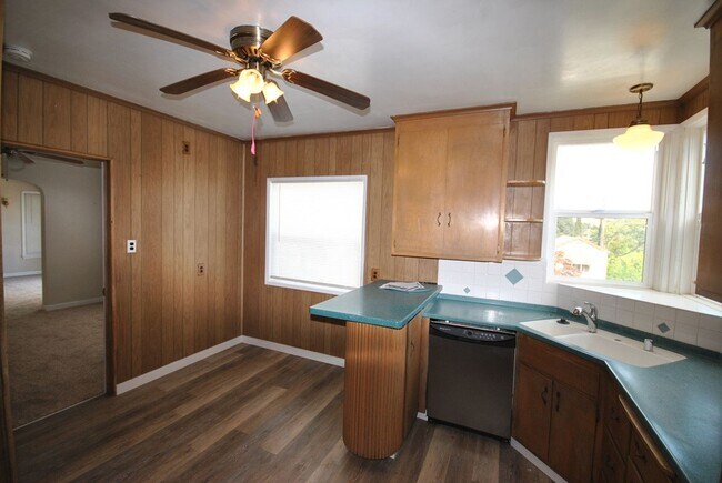 Building Photo - Beautiful and Charming 3 Bedroom 2 Bath Home in Vallejo with Views!