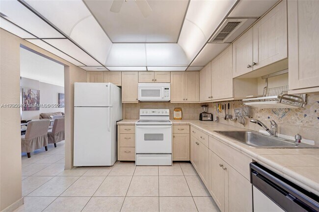 Building Photo - 1600 S Ocean Dr