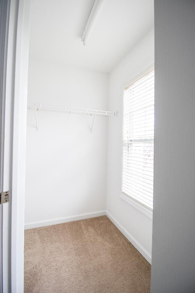 Building Photo - 2047 Sinclair Trce