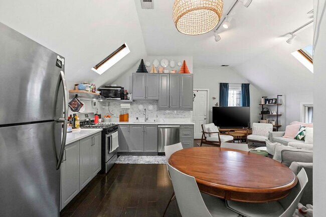 Building Photo - 2518 N Campbell Ave