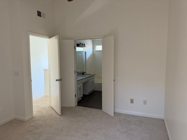 Building Photo - 106 Meridian Ct