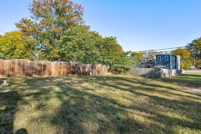 Building Photo - 925 N 20th St