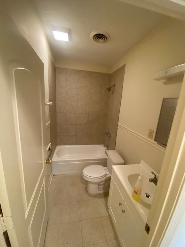 Full Bathroom - 326 S Prentiss St