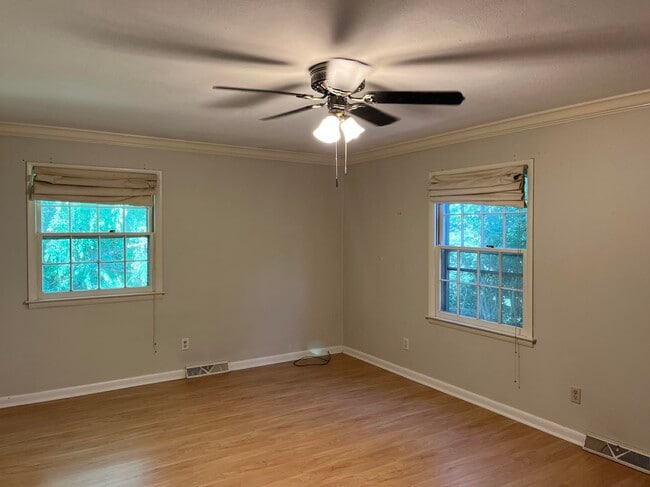 Building Photo - 112 Mockingbird Dr