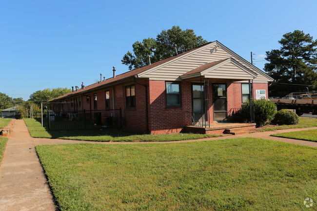 Building Photo - Housing Authority of Roswell