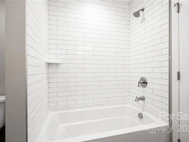 Building Photo - 10 Beryl Ct