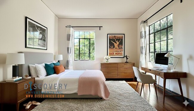 Building Photo - Oakmore 3+ Bedroom Spanish Mediterranean Home