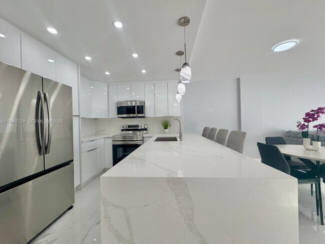 Building Photo - 3800 S Ocean Dr