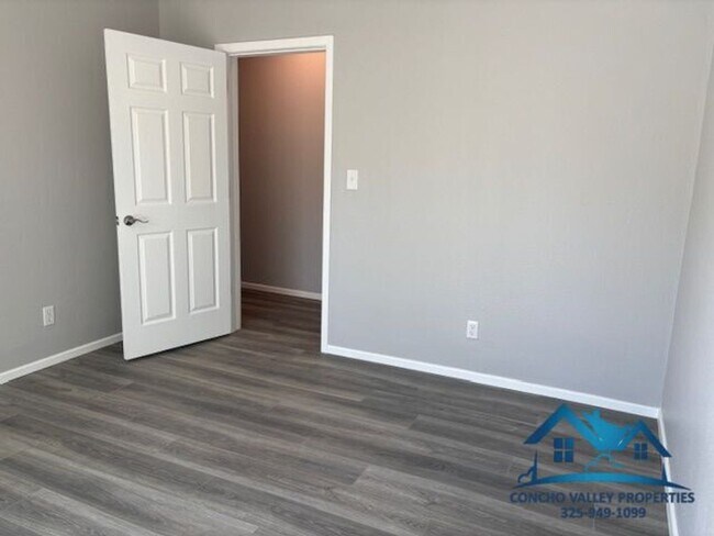 Building Photo - For Rent - 5 Bedroom/ 2 Bathroom in Santa Rita