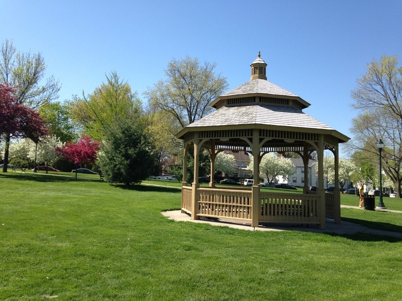 Gazebo all year ! - 109 S Johnson St