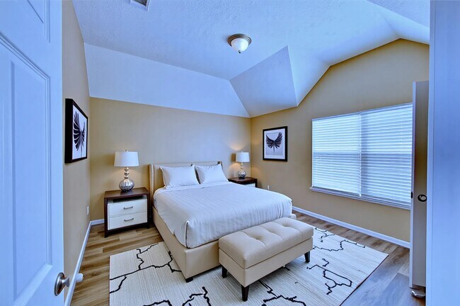 Building Photo - 2409 Shorebrook Dr