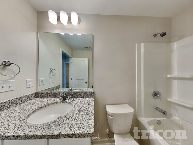 Building Photo - 317 Knowles Pl