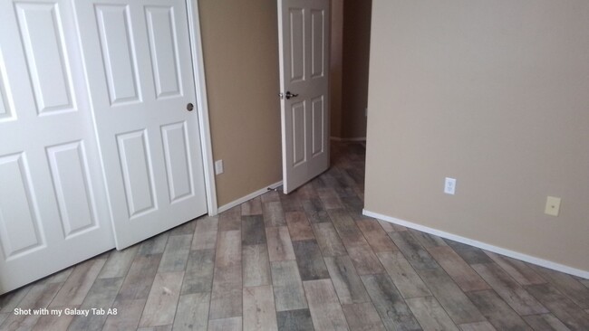 Building Photo - 1/2 half off rent first month for qualifie...