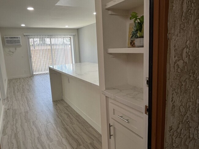 Building Photo - Upgraded Downstairs One Bedroom Unit in Orange