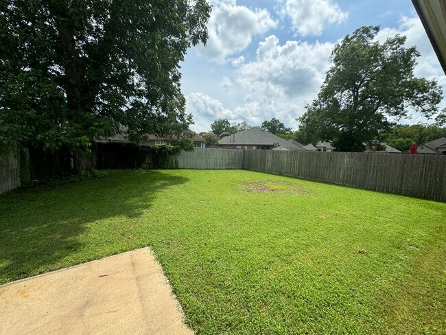 Building Photo - Stoneybrooke Home