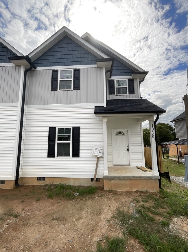 Building Photo - 1015 W C St