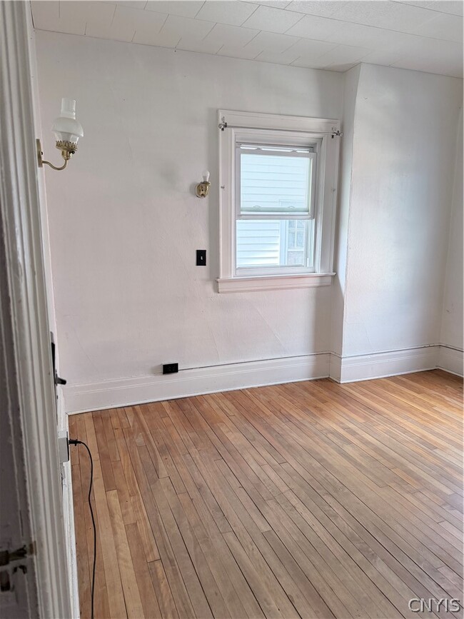 Building Photo - 2131 James St