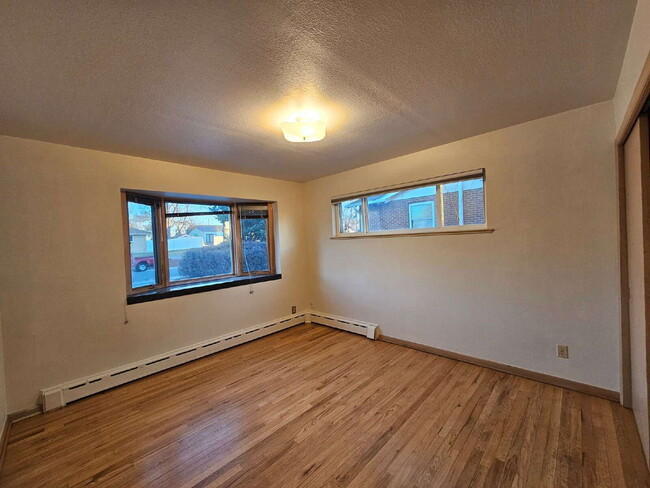 Building Photo - 2025 Lee St