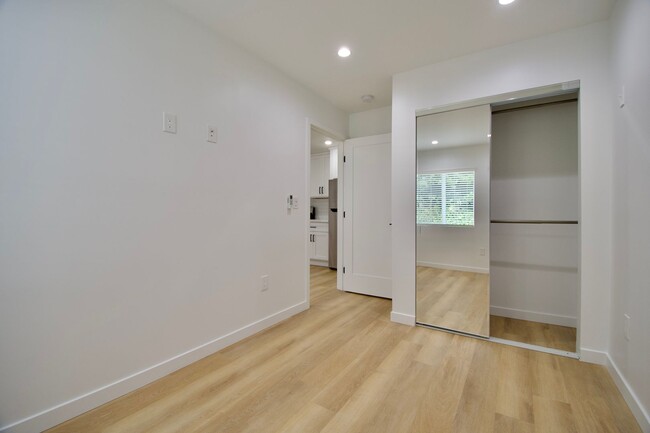 Building Photo - 1507 Silver Lake Blvd