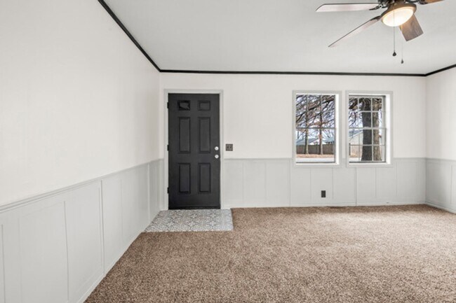 Building Photo - 246 SE 101st Rd