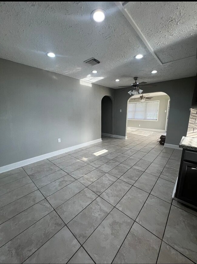 Building Photo - 8601 Homewood Ln
