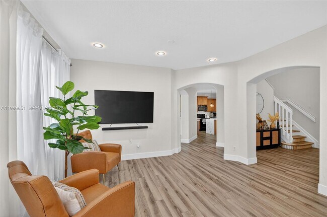 Building Photo - 9041 Silver Glen Way