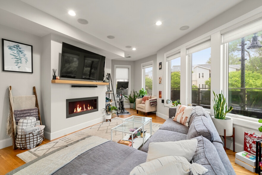 Primary Photo - 275 Old Colony Ave