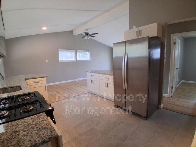 Building Photo - 524 Acorn Dr