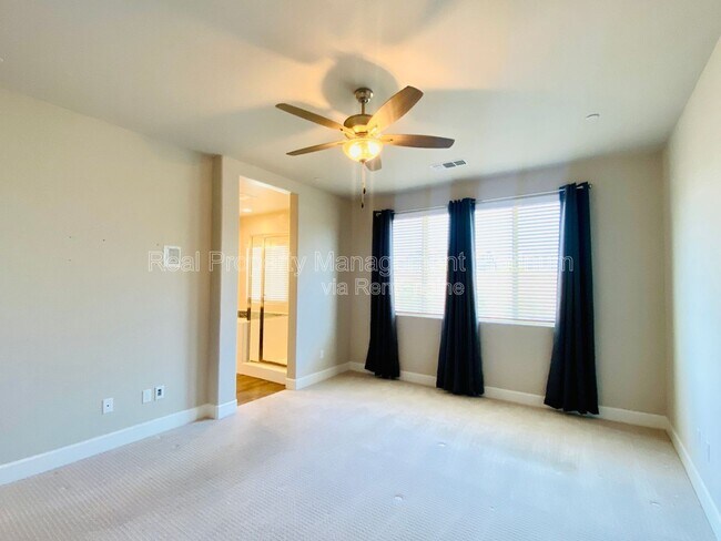 Building Photo - 1046 Lindsay Ln
