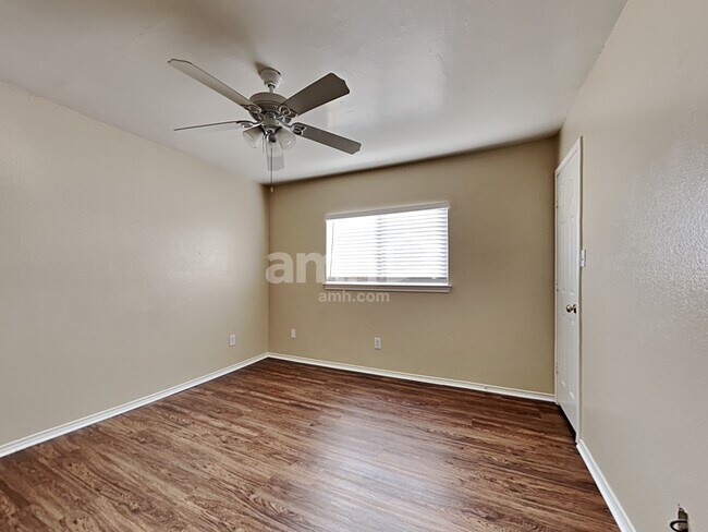 Building Photo - 5204 Blue Cir