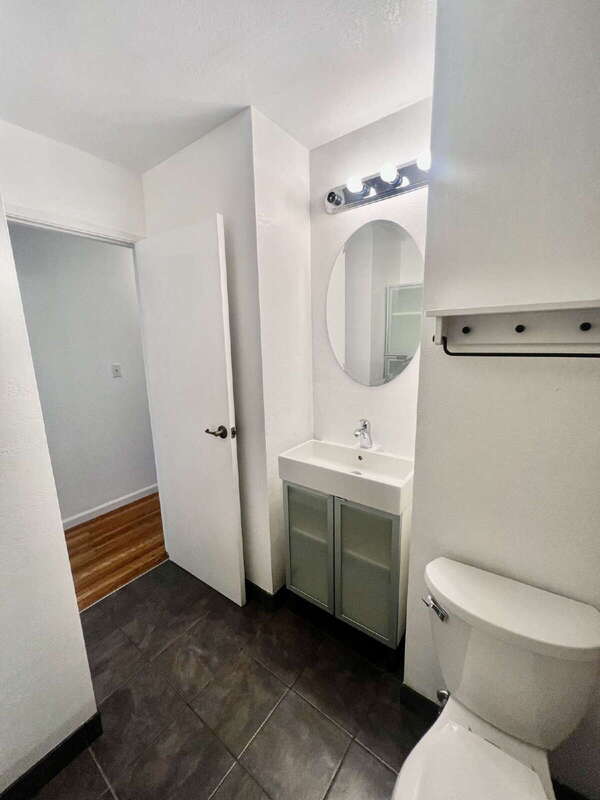 Building Photo - 280 Markham Ave