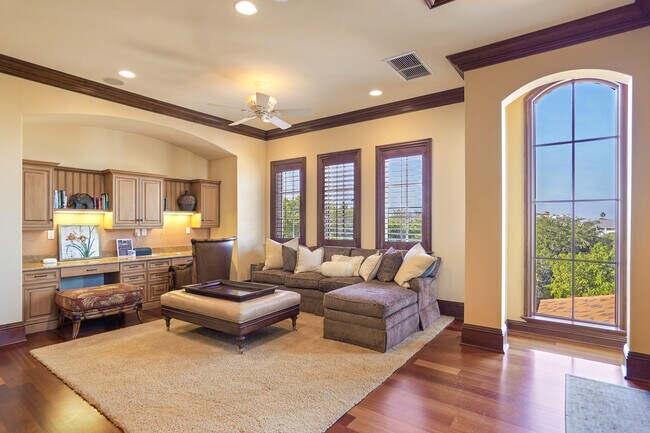 Building Photo - 1363 Oceanview Dr