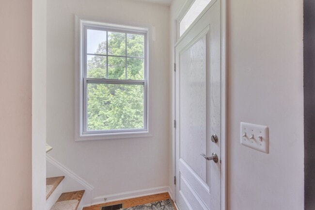 Building Photo - 151 Longwood Dr