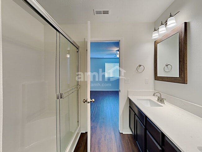 Building Photo - 7769 E Bratton Dr