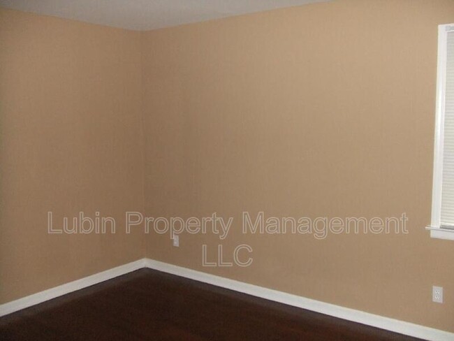 Building Photo - 2630 Whitman Ave