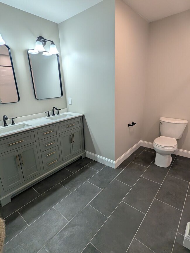 Building Photo - 398 Sutton St