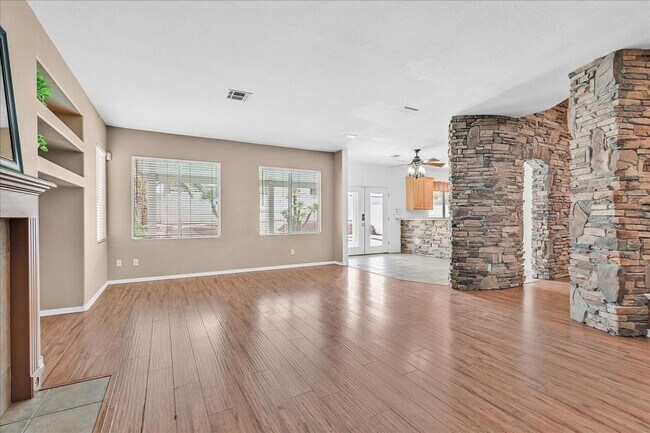 Building Photo - 881 Brunellos Ave