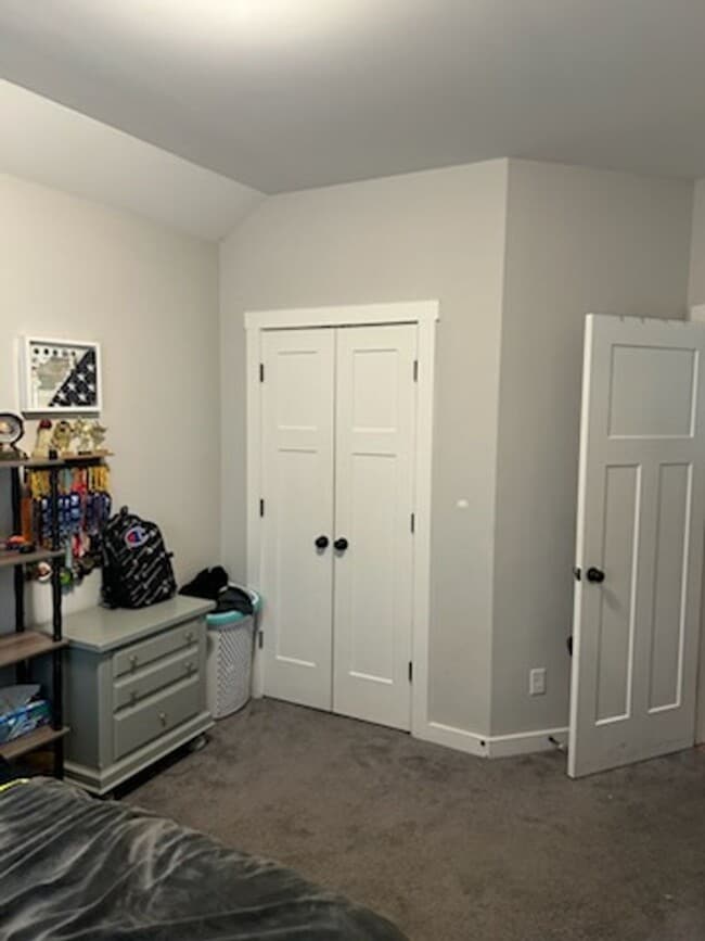 Building Photo - Beautiful 4-bedroom, 2.5- bath home with b...