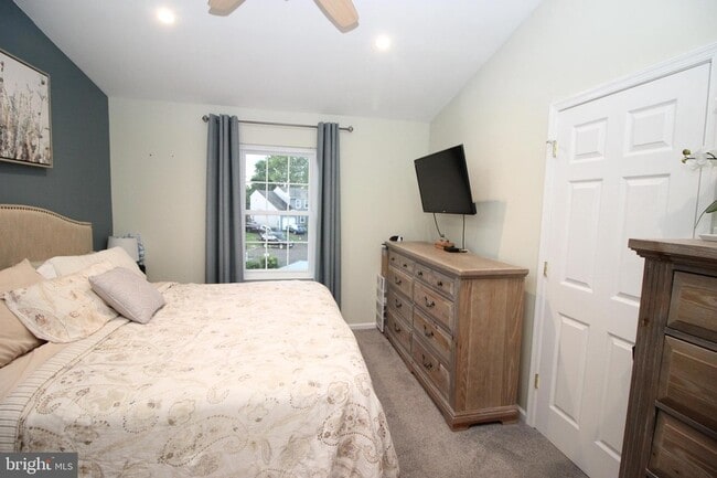 Building Photo - 26 Steeplechase Cir