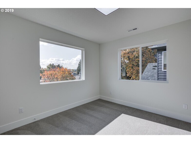 Building Photo - 2873 SE 41st Ave