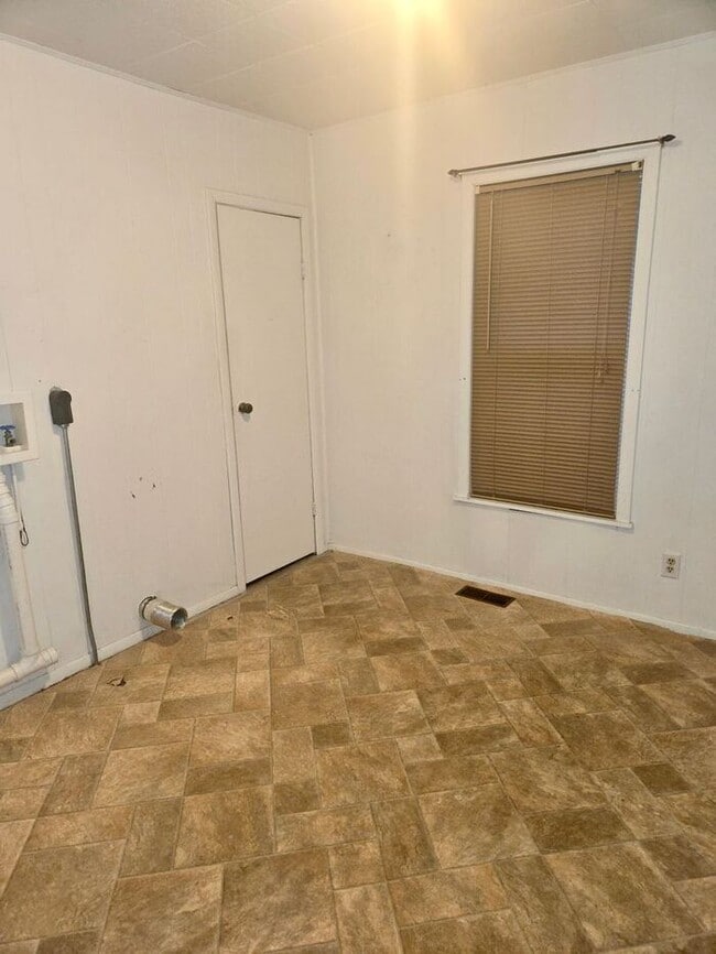 Building Photo - 2 bedroom home in Niles!!