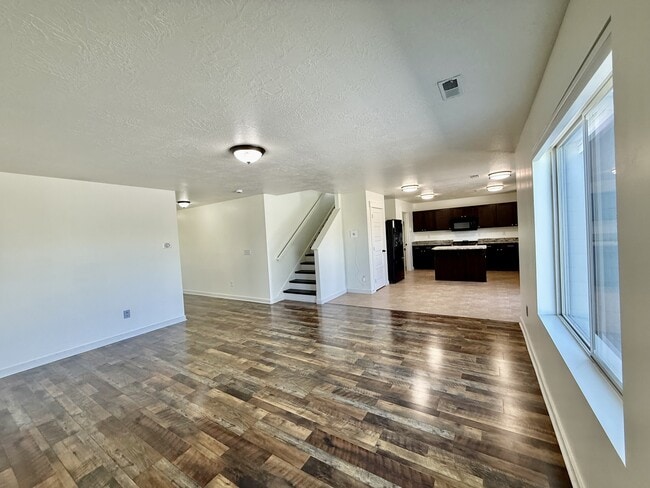 Building Photo - 722 S Willow Park Dr