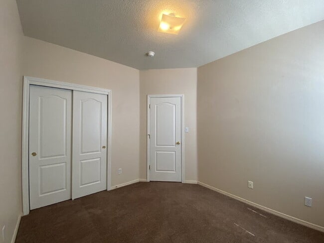 Building Photo - 3 Bedroom/2 Bath in Cabezon Subdivision