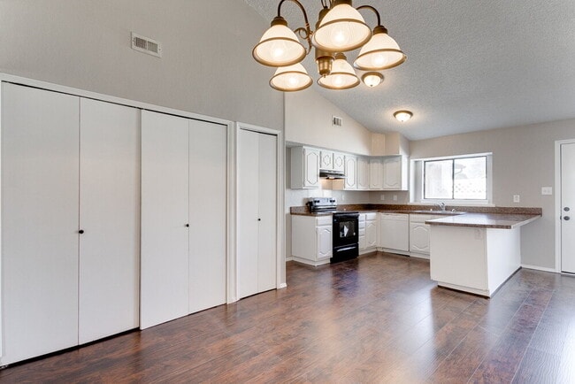 Building Photo - "Charming 3-Bedroom Retreat with 2 Full Baths in Rowlett – 1,894 Sq. Ft. of Comfort on Shipman St.!"