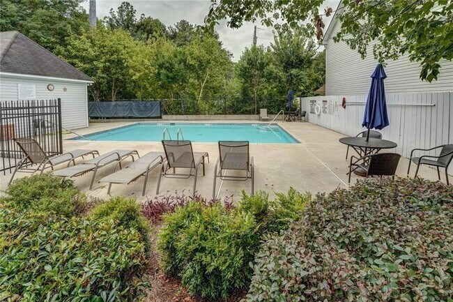 Building Photo - 720 Gardenside Cir SE