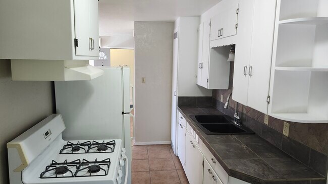 Building Photo - 225 N Cloverdale Blvd