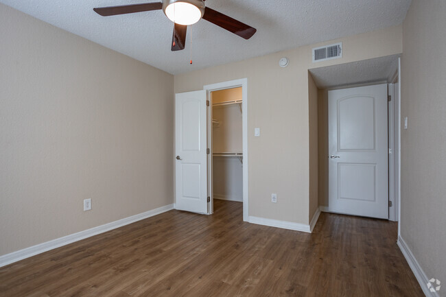 2 BR, 2 BA - 991 SF - Montabella at Oak Forest