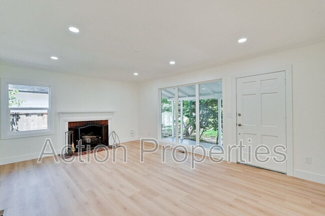 Building Photo - 207 Haight St