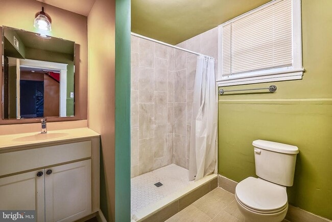 Building Photo - 1321 Maple Ave