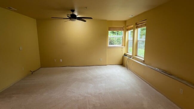 Building Photo - Beautiful 2 Bed 1 Bath MIL Unit near Cedar Grove, Issaquah